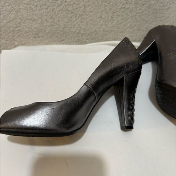 Elliott Lucca Metallic Weaved Peep Toe Heels - Picture 6 of 10